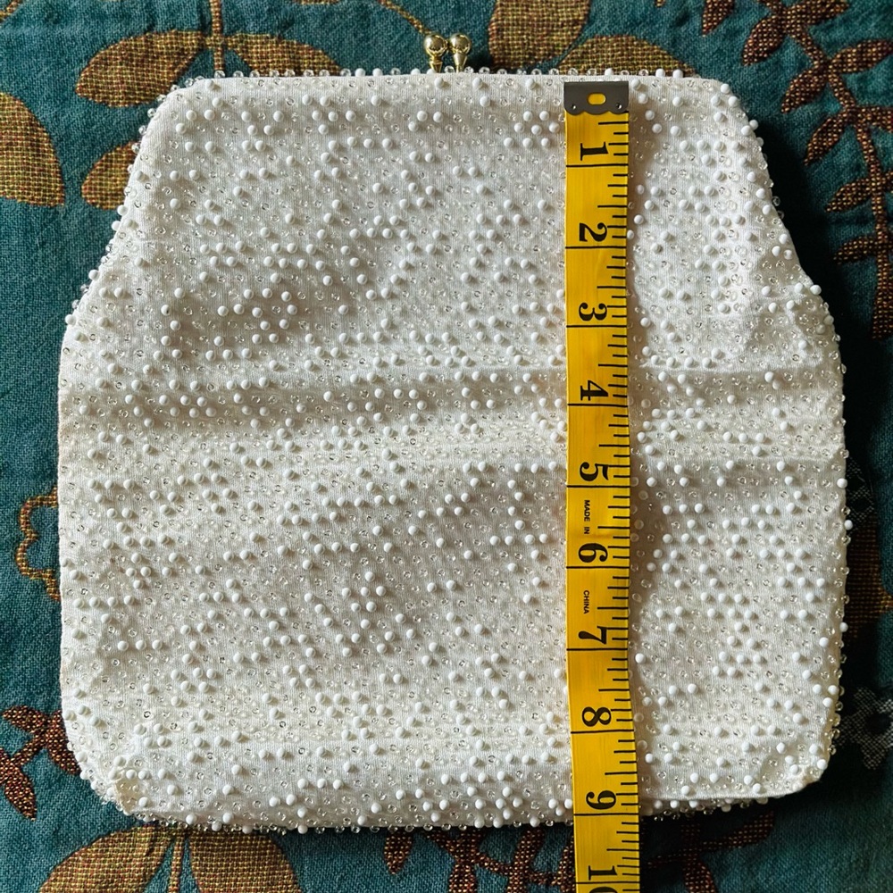 Vintage art deco style folding embellished clutch and faux pearl earring set - Picture 8 of 15